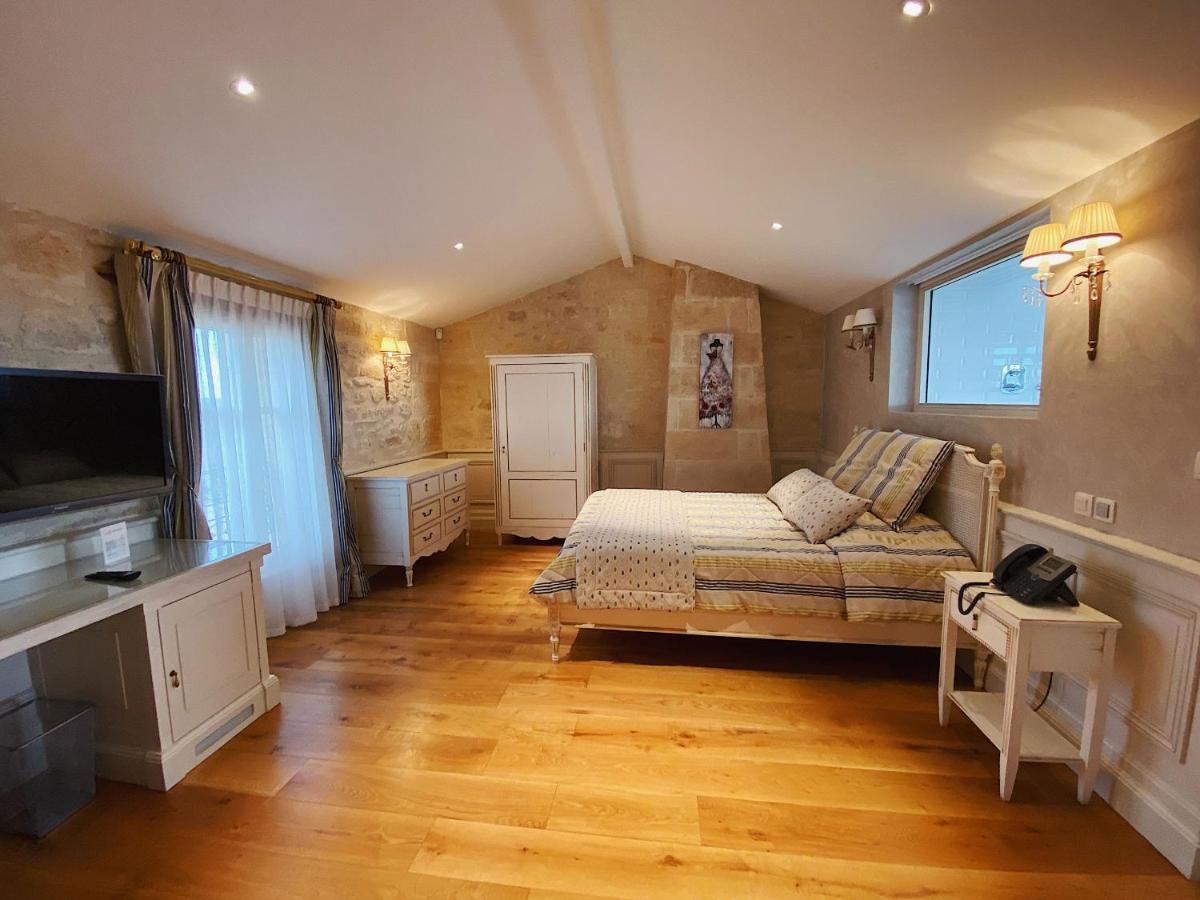 Chateau La Rose Perriere Lussac  Room photo